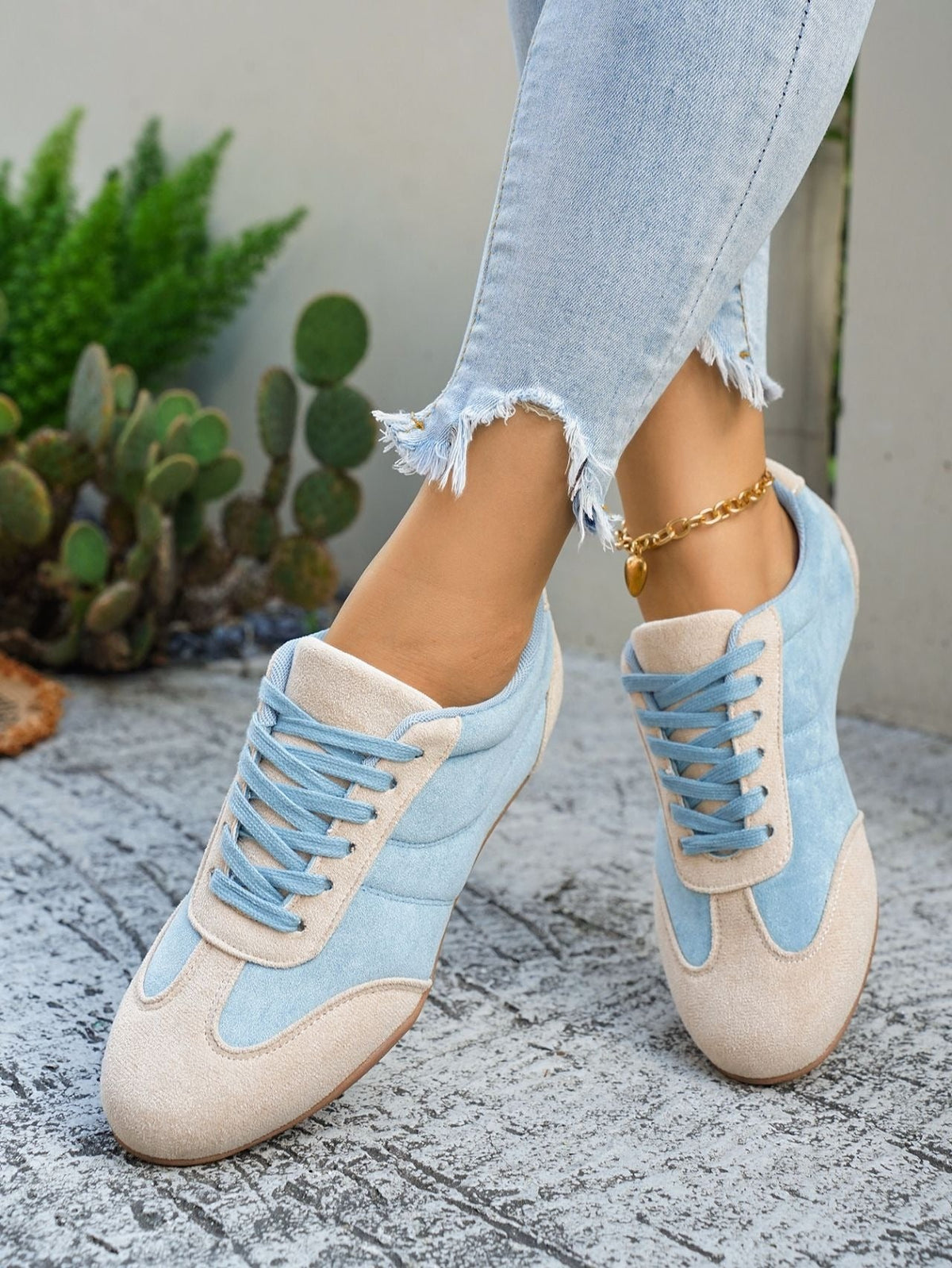 LAST DAY 80% OFF - 👣 Women's Orthopedic Arch Support Sneakers with Lace-Up Design & Cushioned Flat Sole